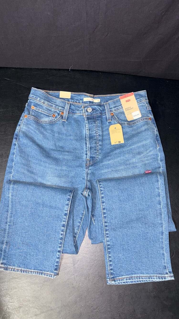 Levi's Wedgie Straight Jeans Light Wash Size 32x28